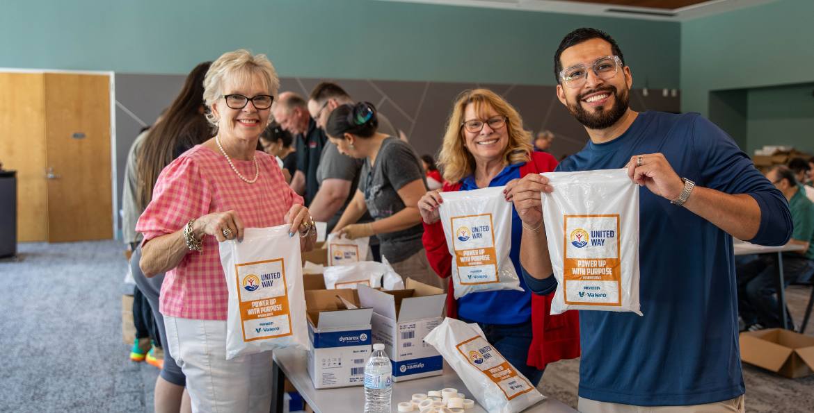 United Way Volunteers Assemble 1,000 Emergency Preparedness Kits - United Way of San Antonio and Bexar County